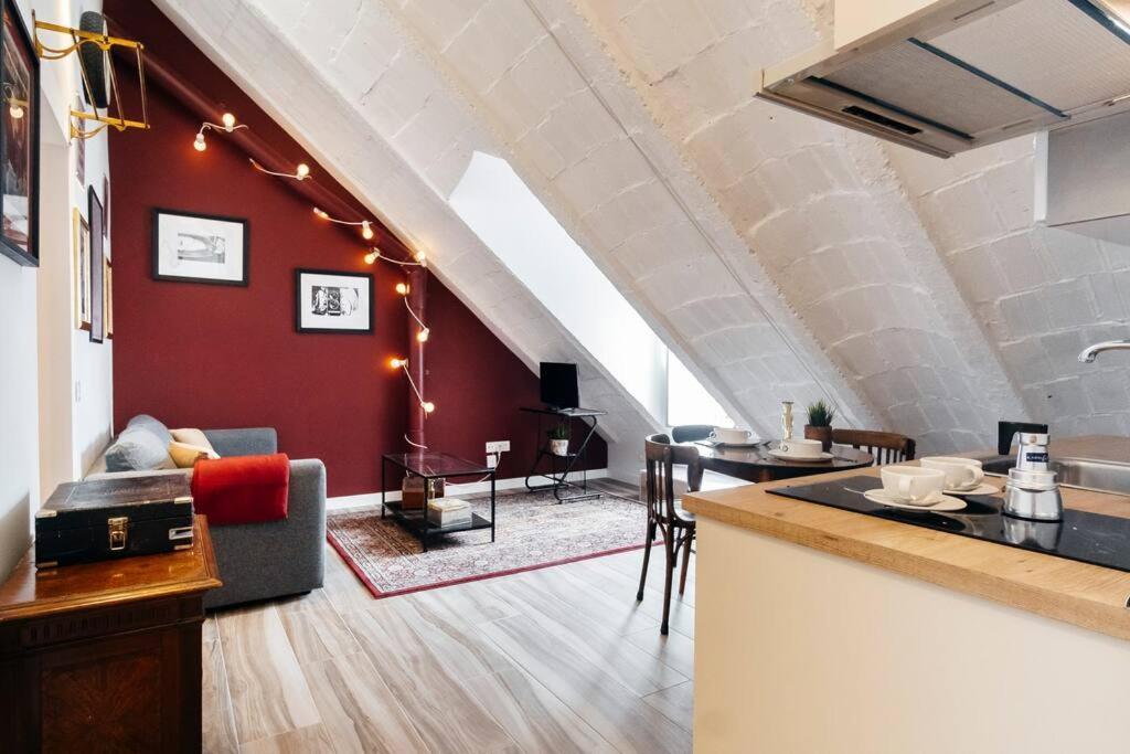 Yoomi Homes Plaza Mayor Мадрид Экстерьер фото